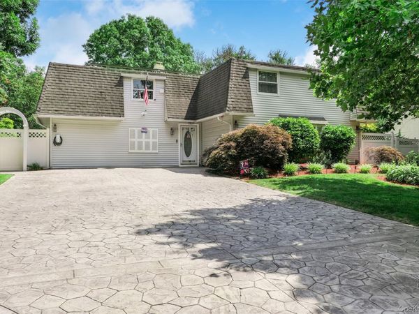 17 Sundial Lane , Bellport, NY 11713