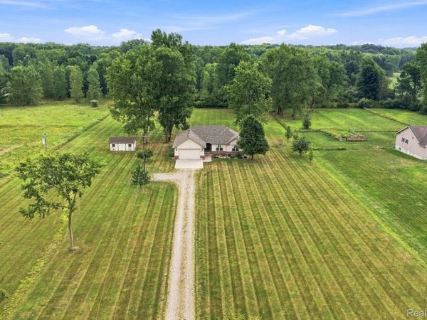 1301 Palms Road, Columbus Township, Mi 48063