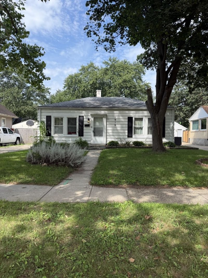 1910 Carney Avenue, Rockford, IL 61103 Main Photo