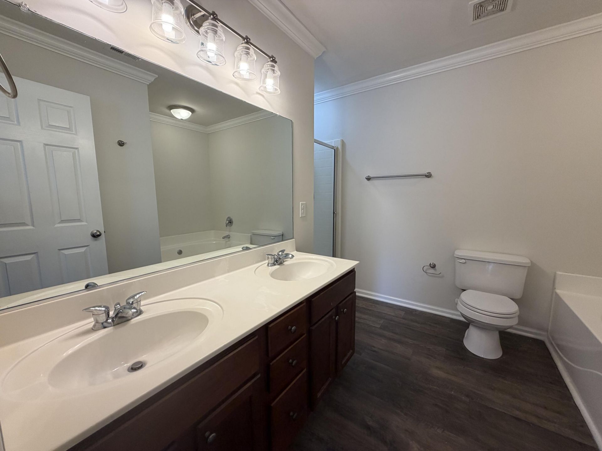211 Emerald Isle Drive Photo 14