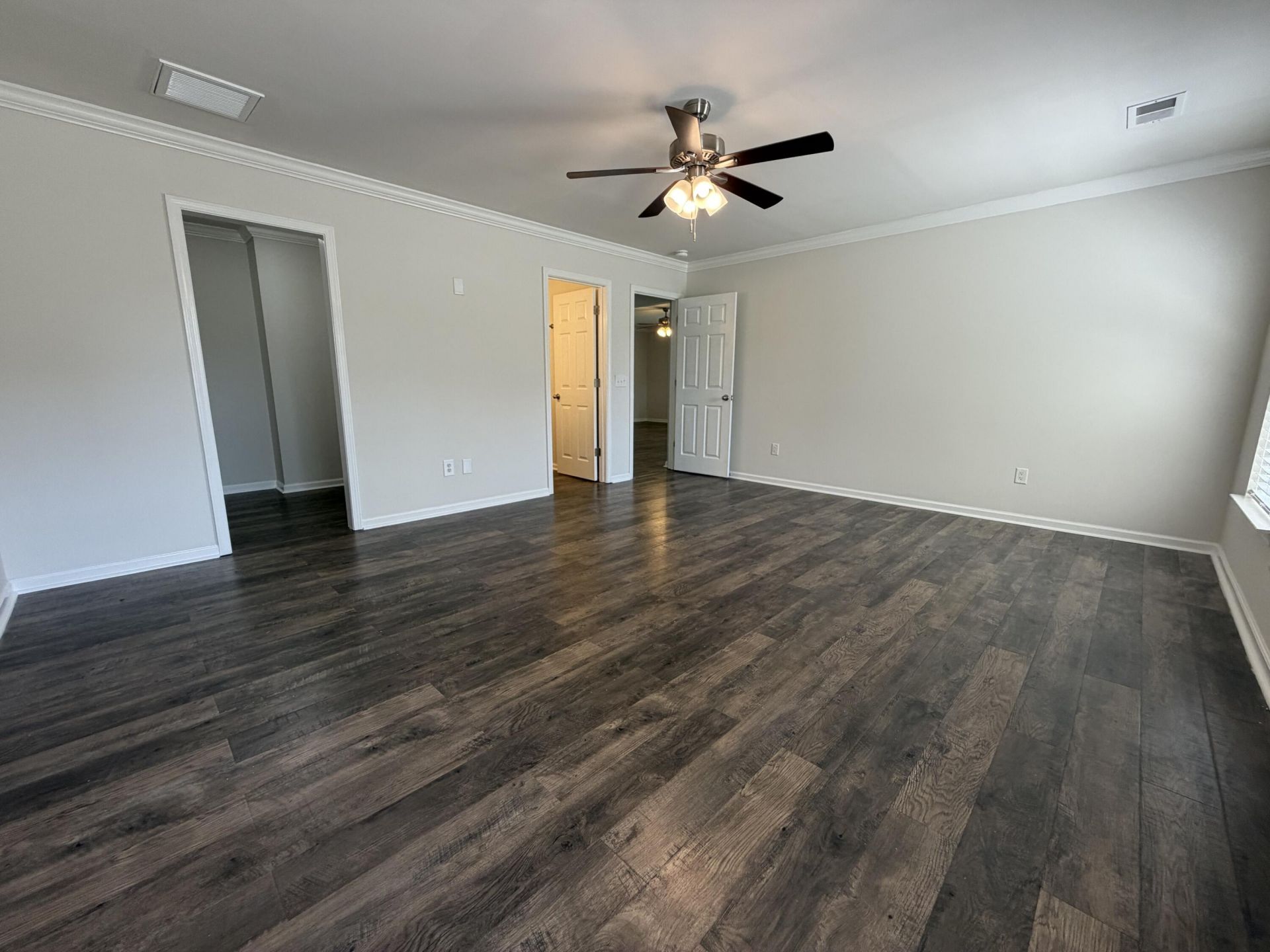 211 Emerald Isle Drive Photo 4