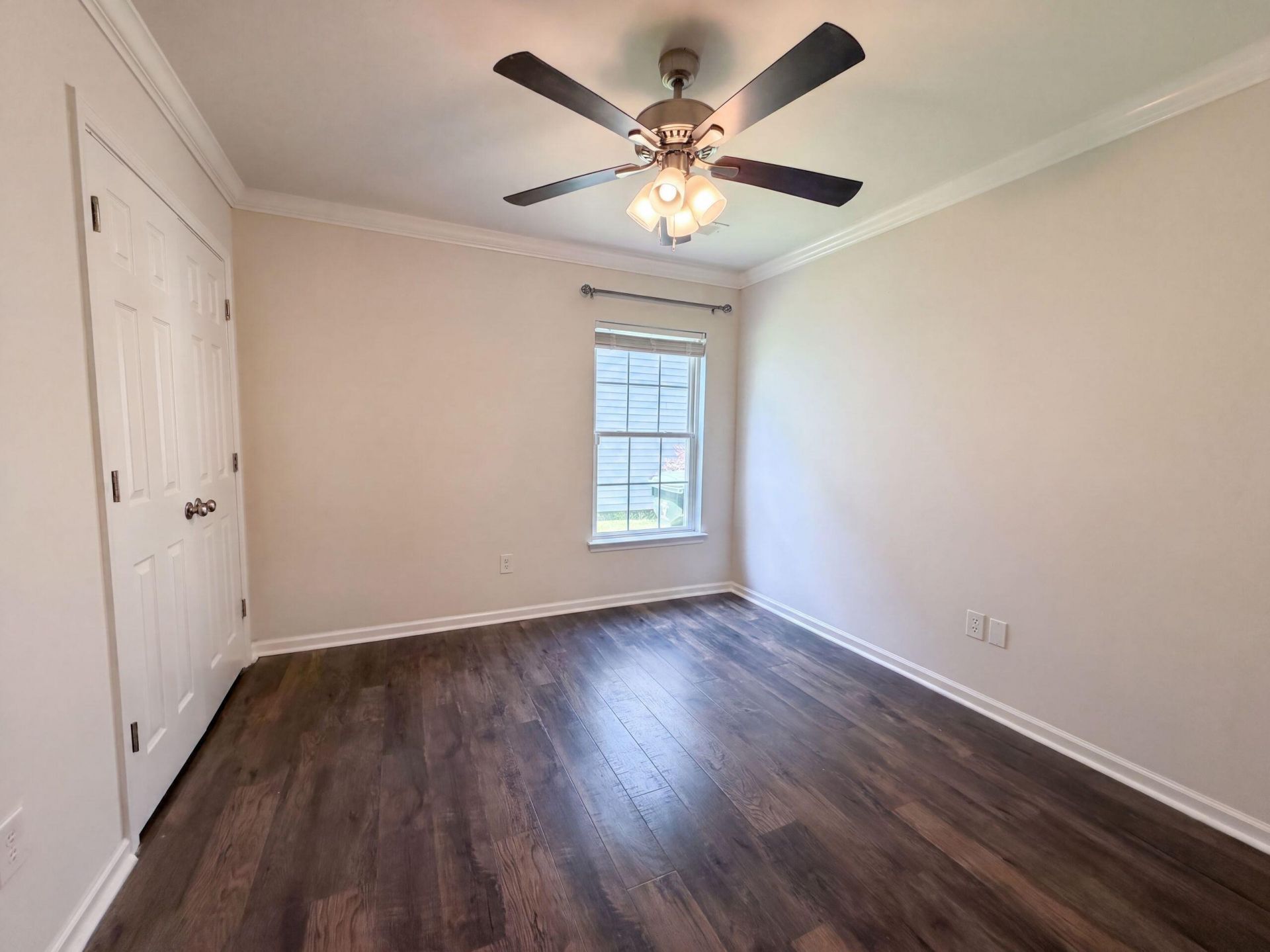 211 Emerald Isle Drive Photo 8