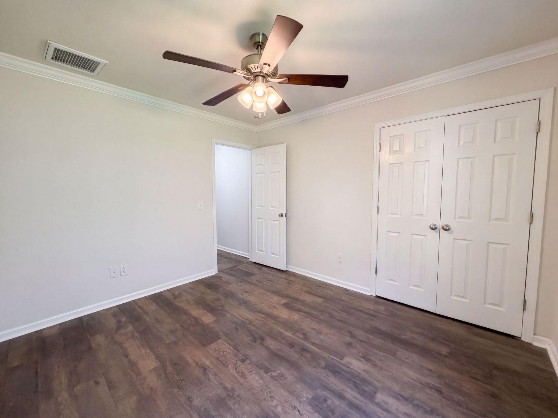 211 Emerald Isle Drive Photo 9