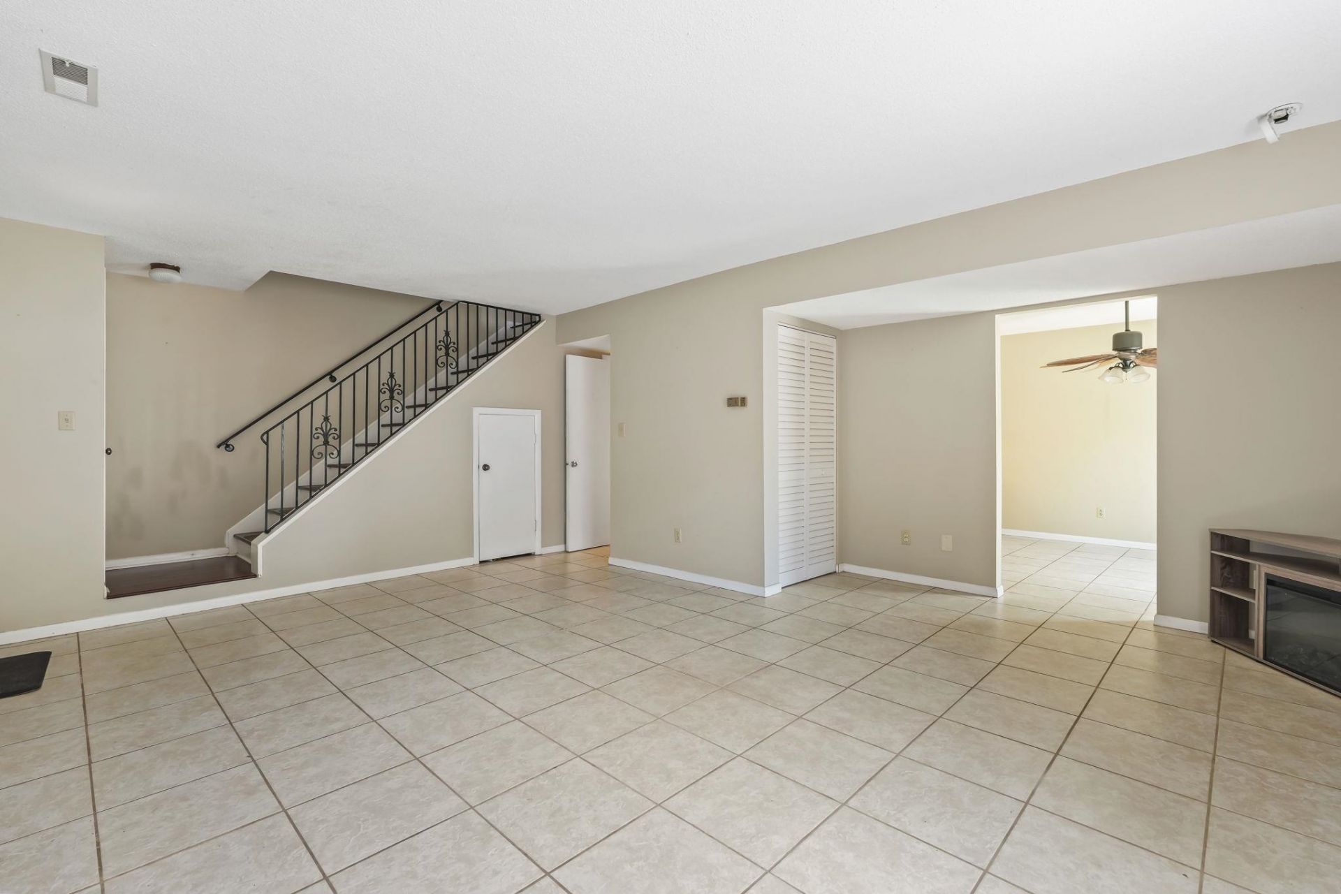 1331 Turkey Ridge Rd. Photo 4