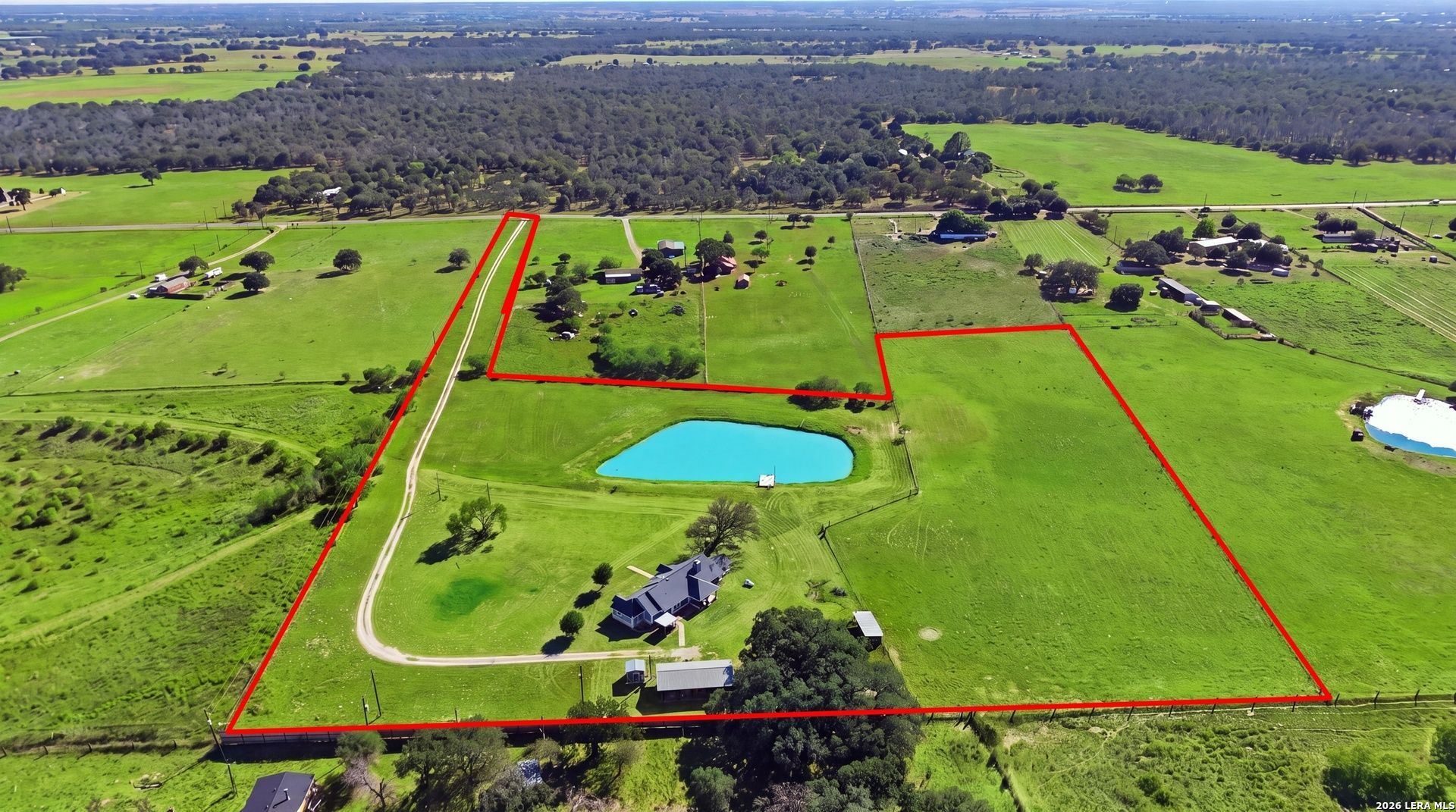 1250 County Road 304, Floresville, TX 78114 Main Photo