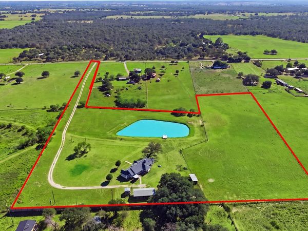 1250 County Road 304, Floresville, TX 78114