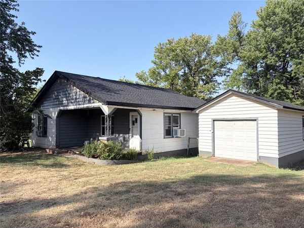 203 Dogwood Avenue, Wellston, OK 74881