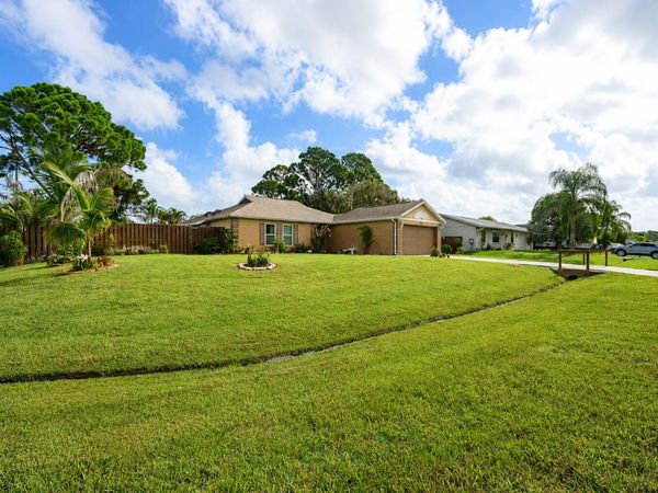 397 SW RAY Avenue, Port St. Lucie, FL 34983