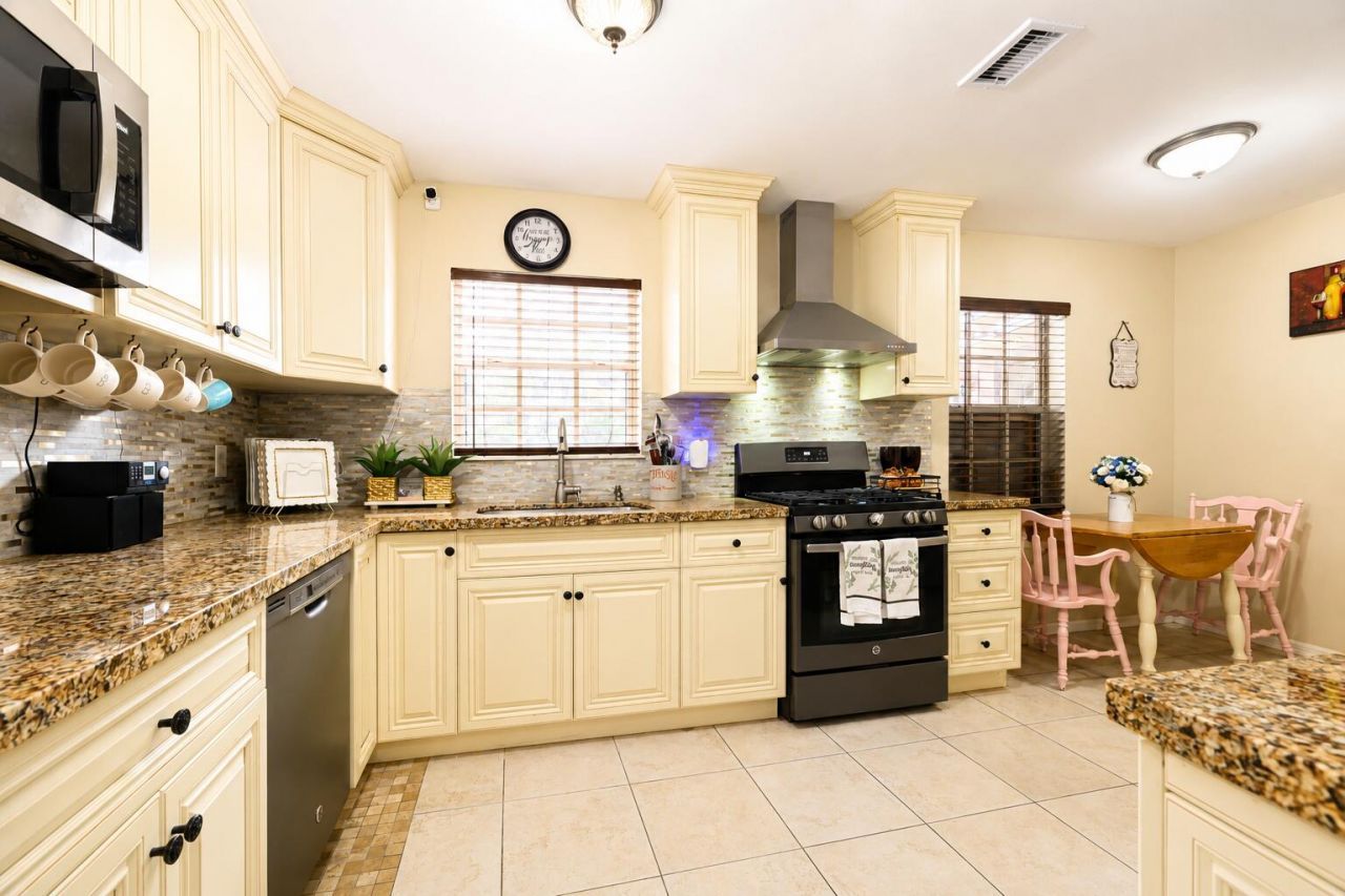 397 SW Ray Avenue, Port Saint Lucie, FL 34983 Photo