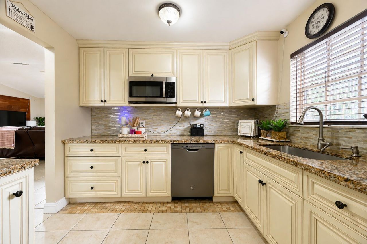397 SW Ray Avenue, Port Saint Lucie, FL 34983 Photo