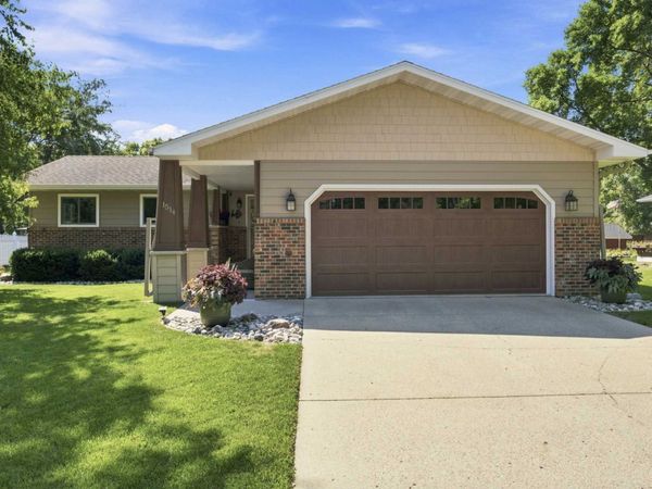1514 22nd Avenue S, Fargo, ND 58103