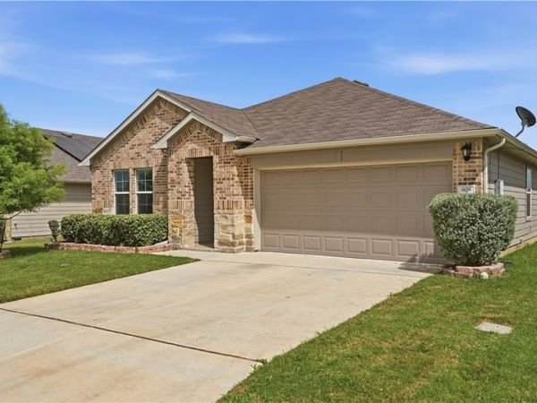908 Pronghorn Trail , Seguin, TX 78155