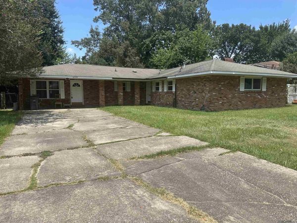 10549 Shermoor Dr, Baton Rouge, LA 70815