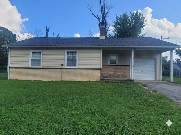 901 S Vicksburg Street , Marion, IL 62959