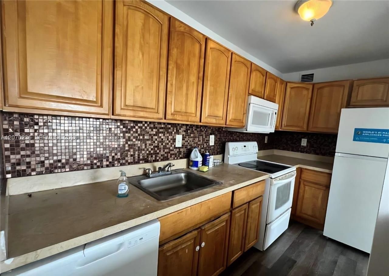 505 S Pine Island Rd , Unit B207, Plantation, FL 33324 Photo