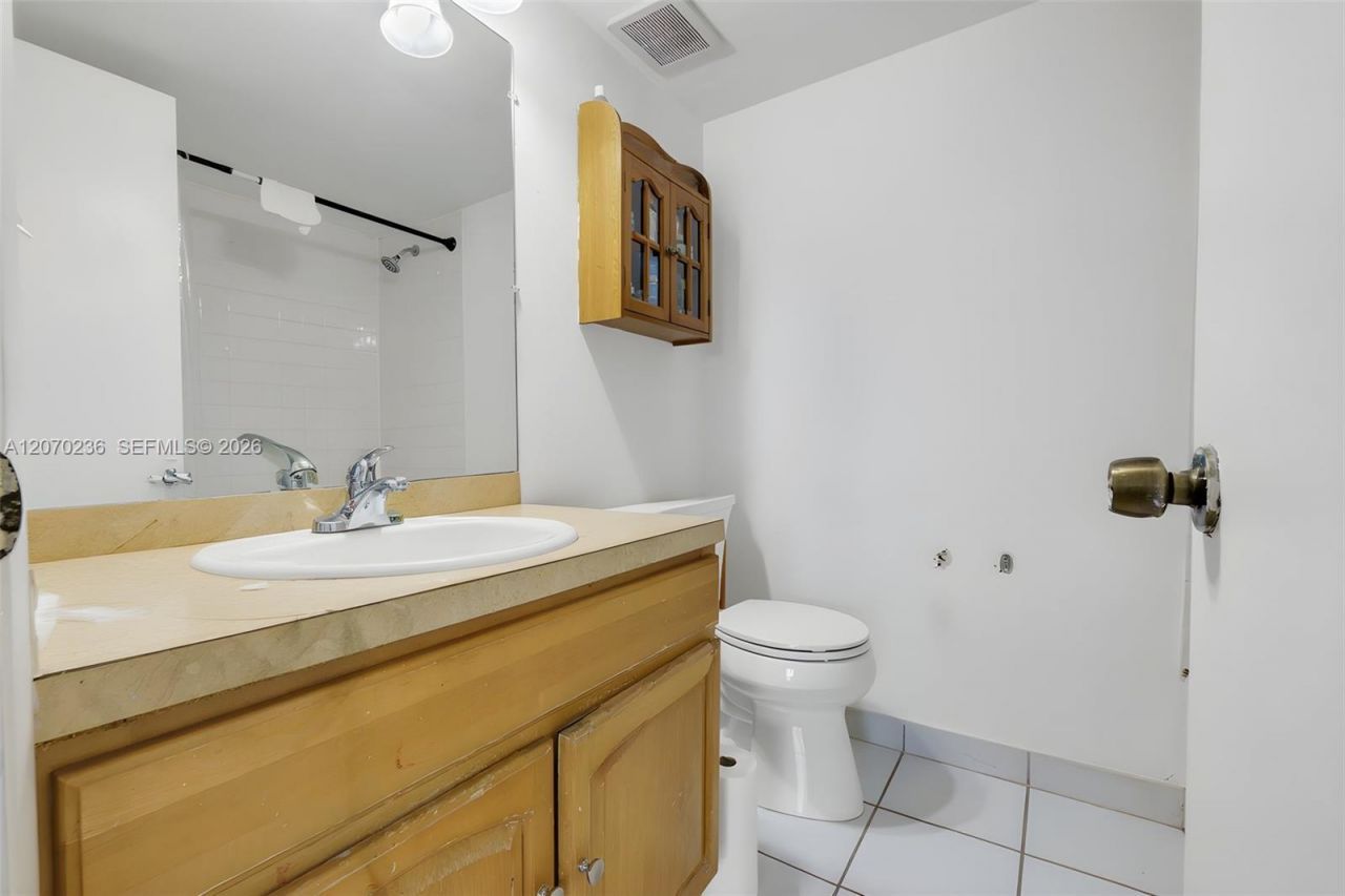 505 S Pine Island Rd , Unit B207, Plantation, FL 33324 Photo