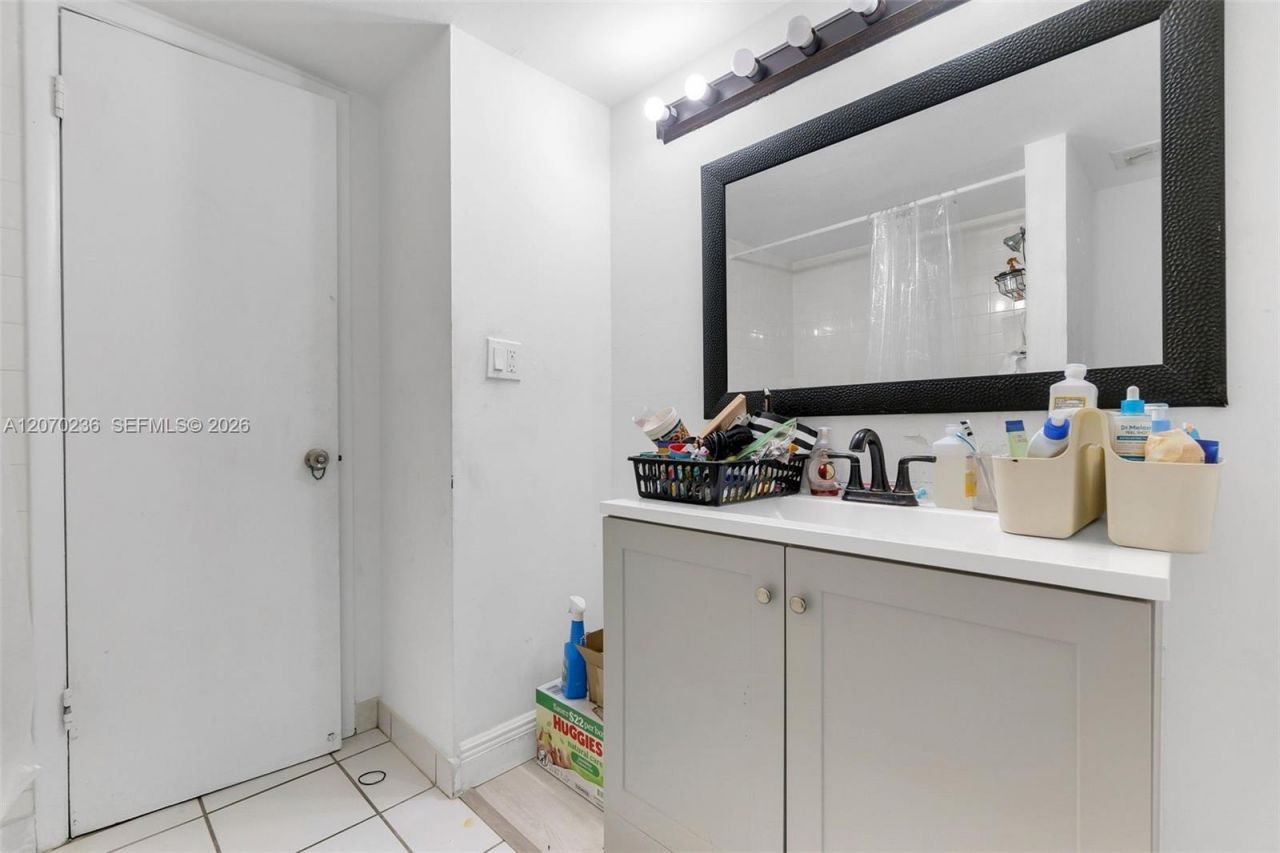 505 S Pine Island Rd , Unit B207, Plantation, FL 33324 Photo
