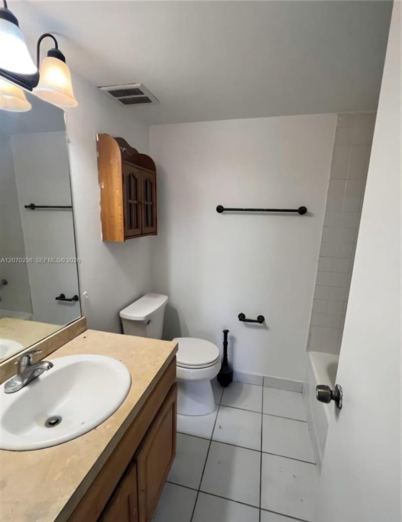 505 S Pine Island Rd , Unit B207, Plantation, FL 33324 Photo