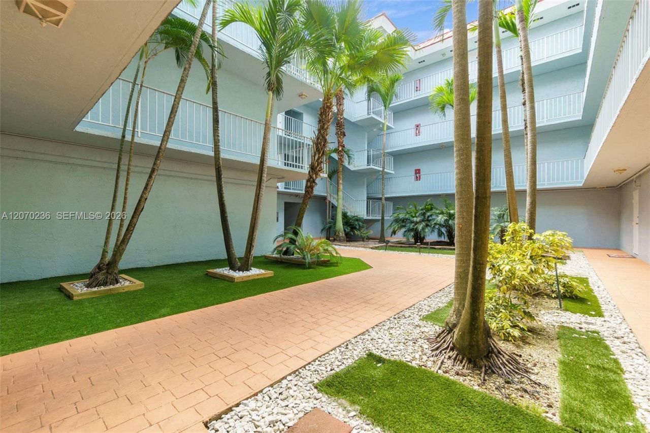 505 S Pine Island Rd , Unit B207, Plantation, FL 33324 Photo