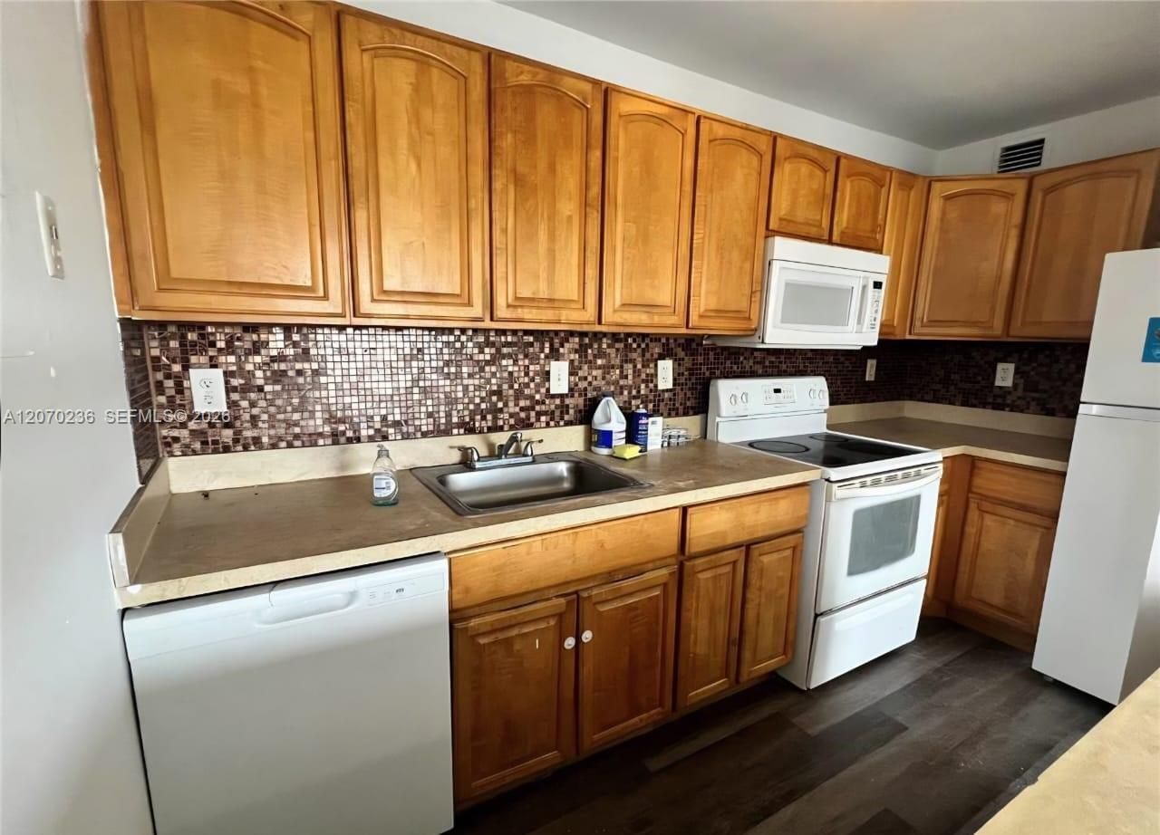 505 S Pine Island Rd , Unit B207, Plantation, FL 33324 Photo