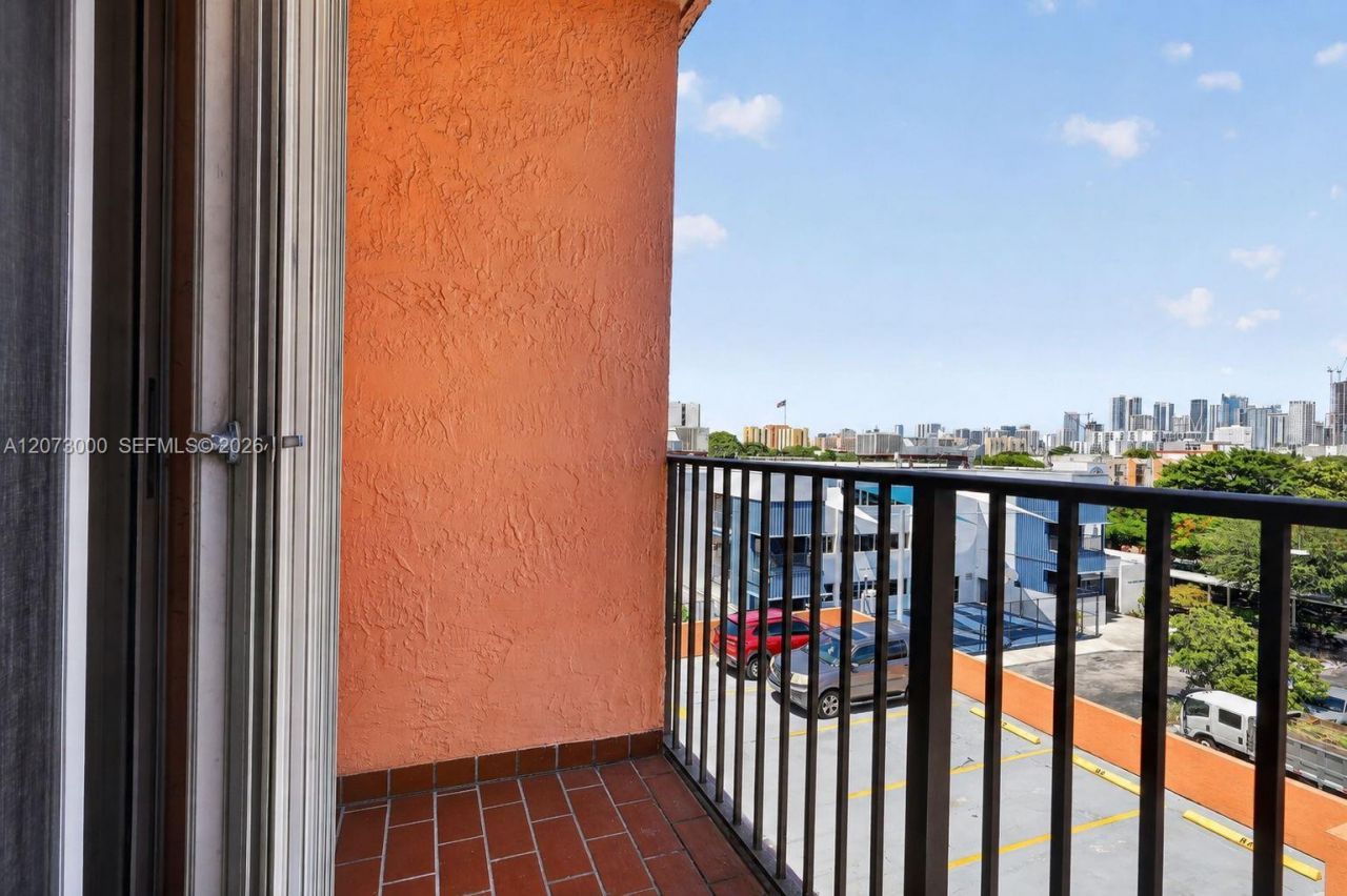 199 SW 12th Ave , Unit 415B, Miami, FL 33130 Photo