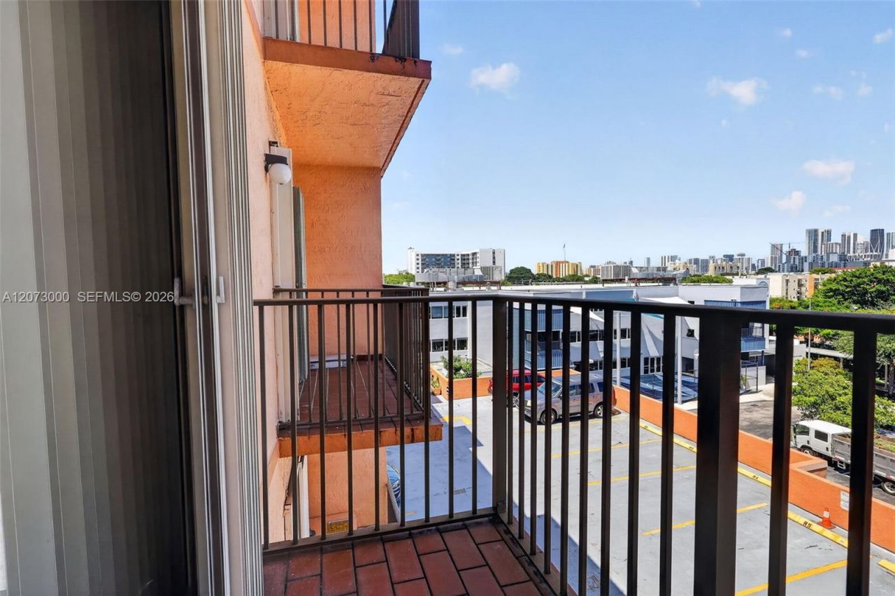 199 SW 12th Ave , Unit 415B, Miami, FL 33130 Photo