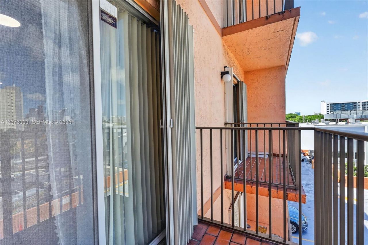 199 SW 12th Ave , Unit 415B, Miami, FL 33130 Photo