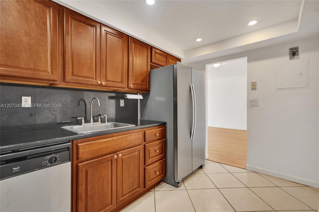 10350 W Bay Harbor Dr, Unit 3G, Bay Harbor Islands, FL 33154 Photo