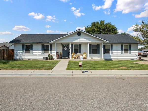 911 Jonathan St, Fruitland, ID 83619