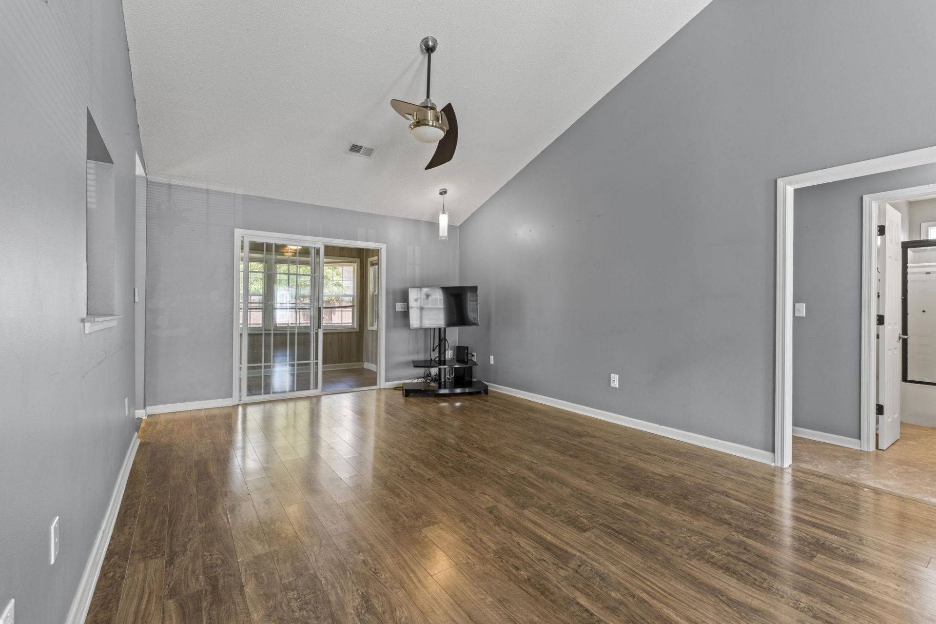 2295 Seaford Dr. Photo 11