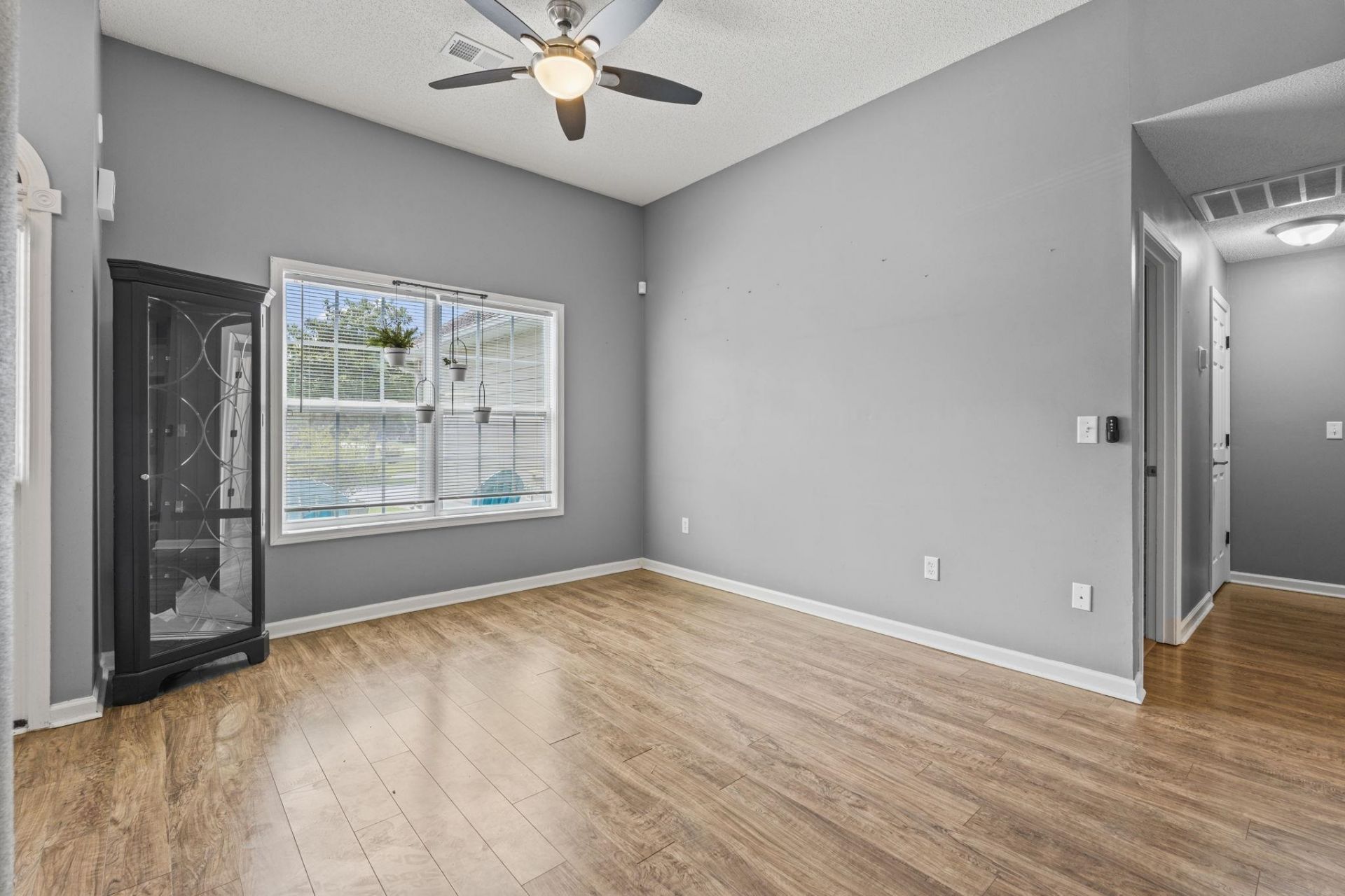 2295 Seaford Dr. Photo 7