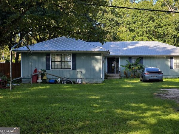 812 E 1st Street, Midway, GA 31320