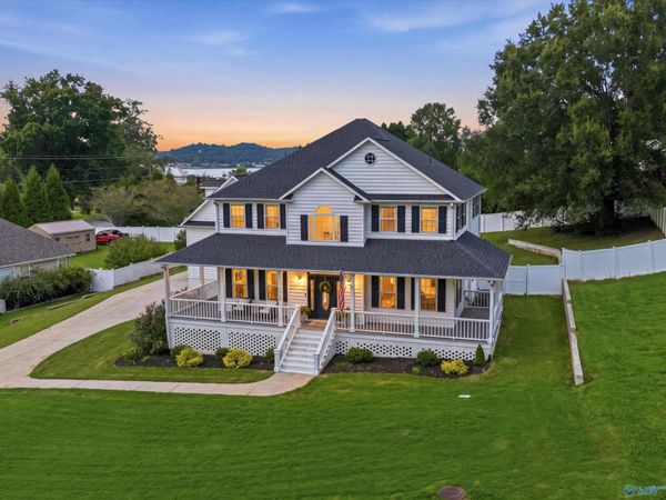 1208 Taylor Mill, Guntersville, AL 35976