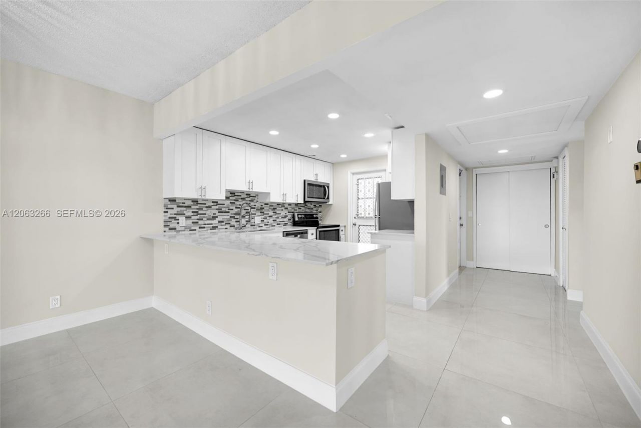 3200 N Palm Aire Dr , Unit 610, Pompano Beach, FL 33069 Photo