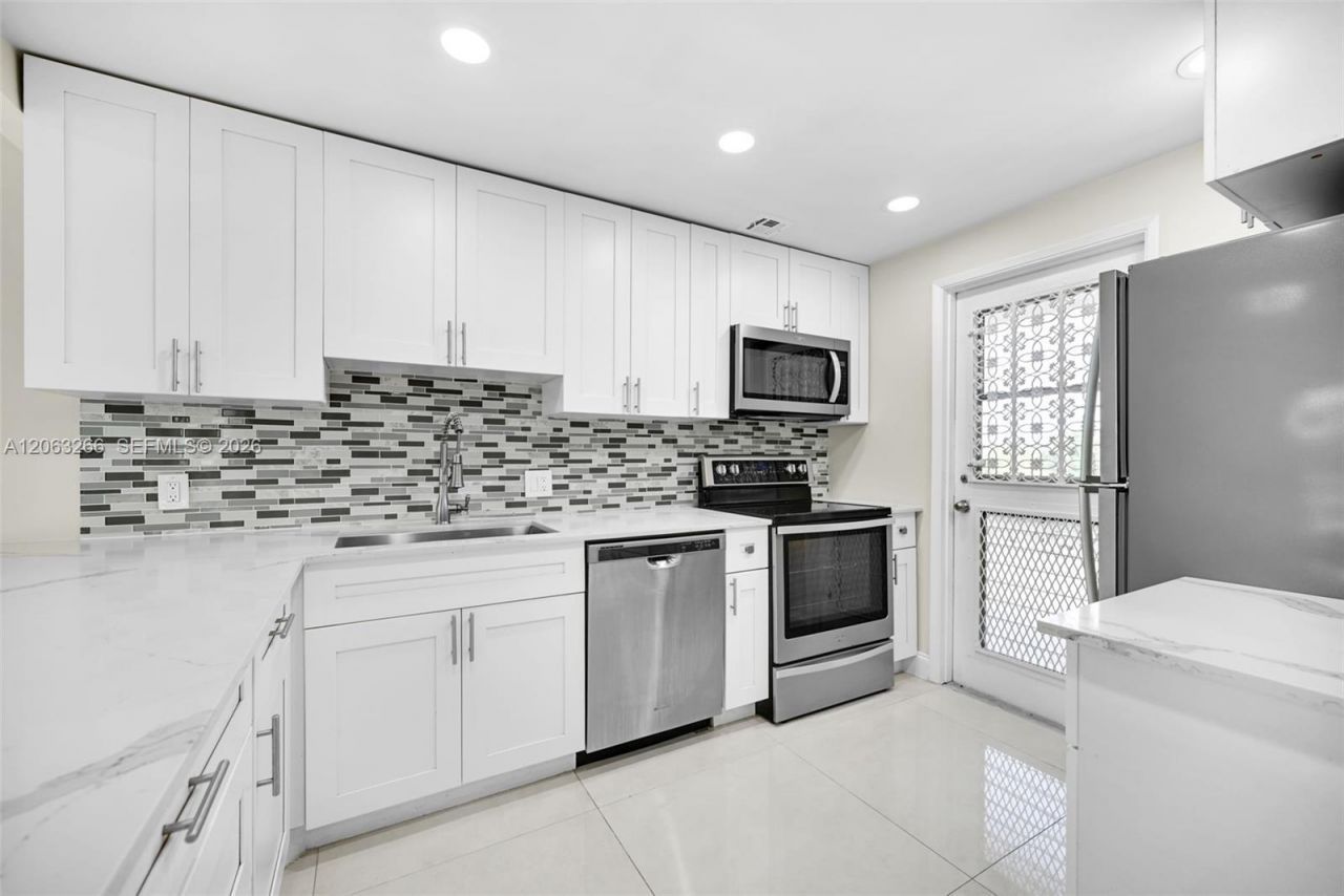 3200 N Palm Aire Dr , Unit 610, Pompano Beach, FL 33069 Photo