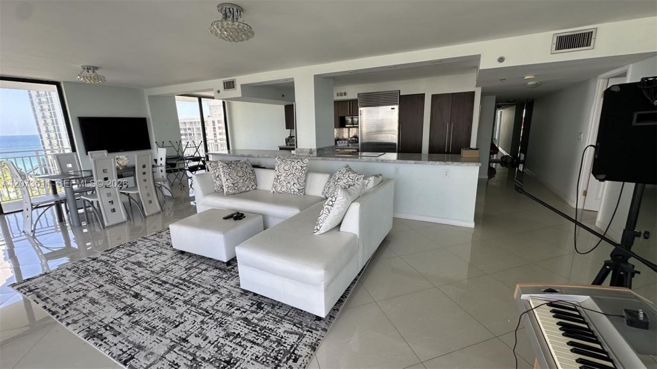 210 174th St , Unit 1119, Sunny Isles Beach, FL 33160 Photo