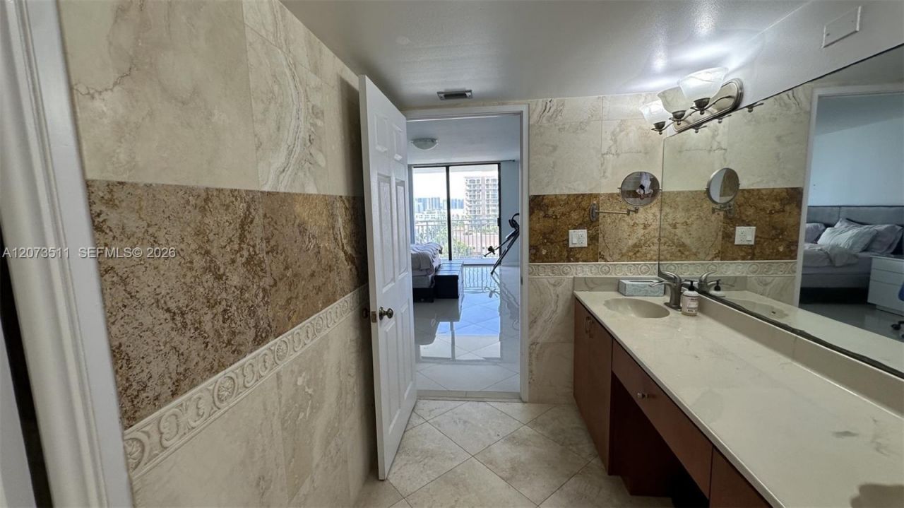 210 174th St , Unit 1119, Sunny Isles Beach, FL 33160 Photo