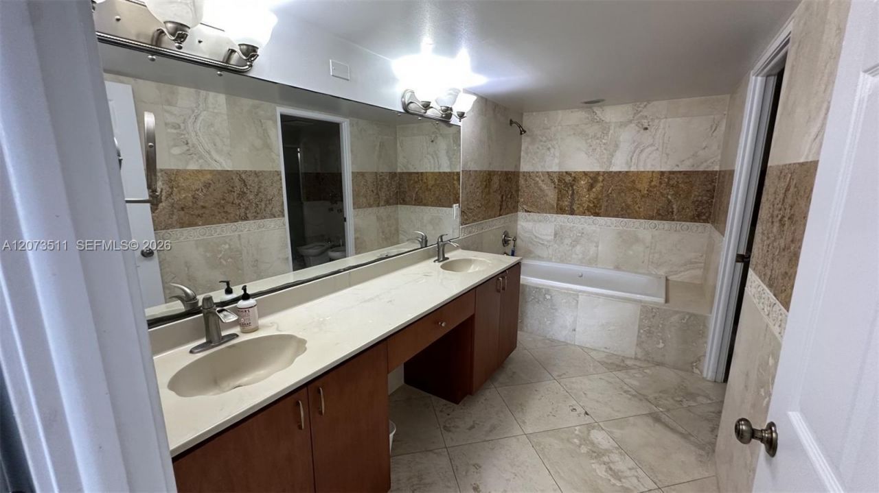 210 174th St , Unit 1119, Sunny Isles Beach, FL 33160 Photo