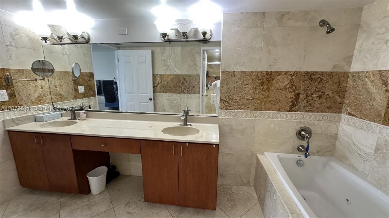 210 174th St , Unit 1119, Sunny Isles Beach, FL 33160 Photo