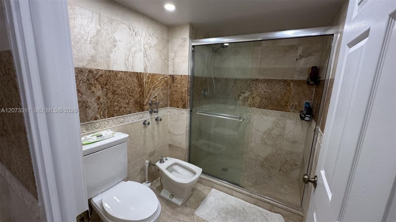 210 174th St , Unit 1119, Sunny Isles Beach, FL 33160 Photo