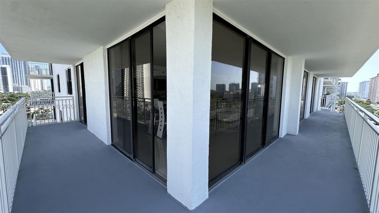 210 174th St , Unit 1119, Sunny Isles Beach, FL 33160 Photo