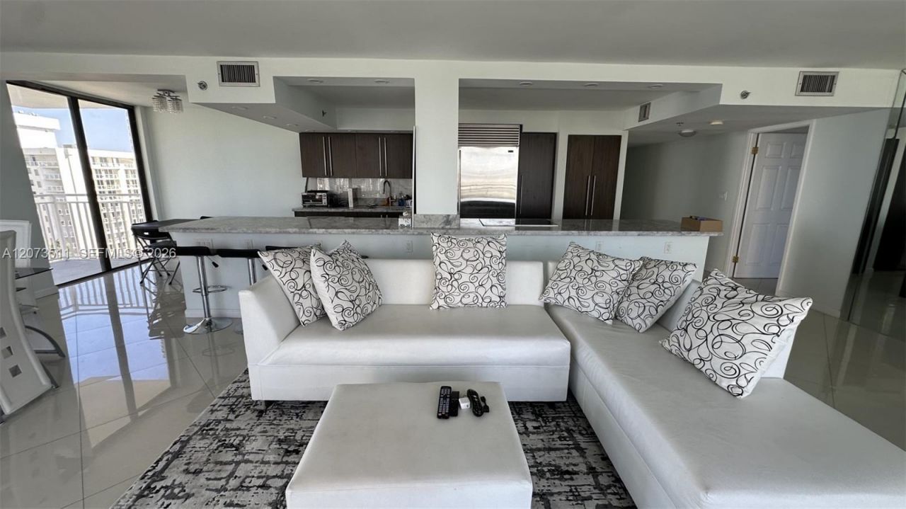 210 174th St , Unit 1119, Sunny Isles Beach, FL 33160 Photo