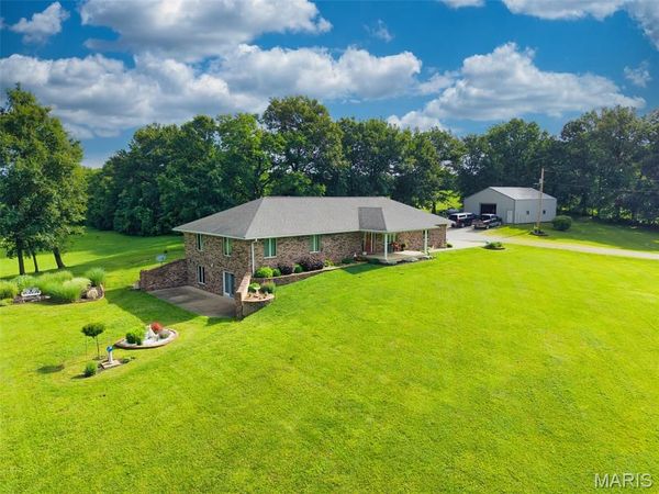 5499 Highway 24, Huntsville, MO 65259