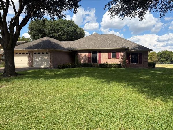 804 S PARIS Street, Ennis, TX 75119