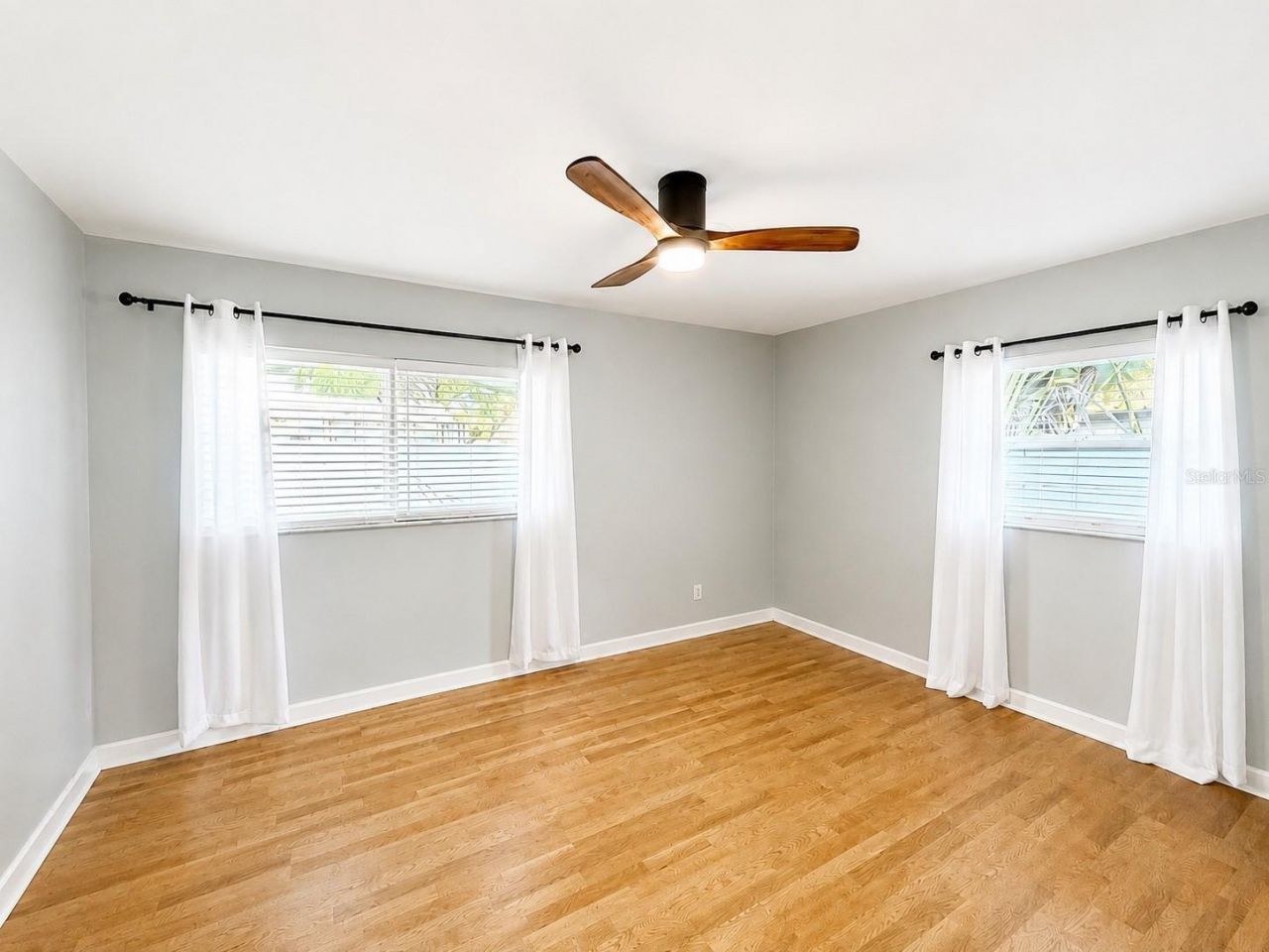 6949 31st Avenue N, Saint Petersburg, FL 33710 Photo