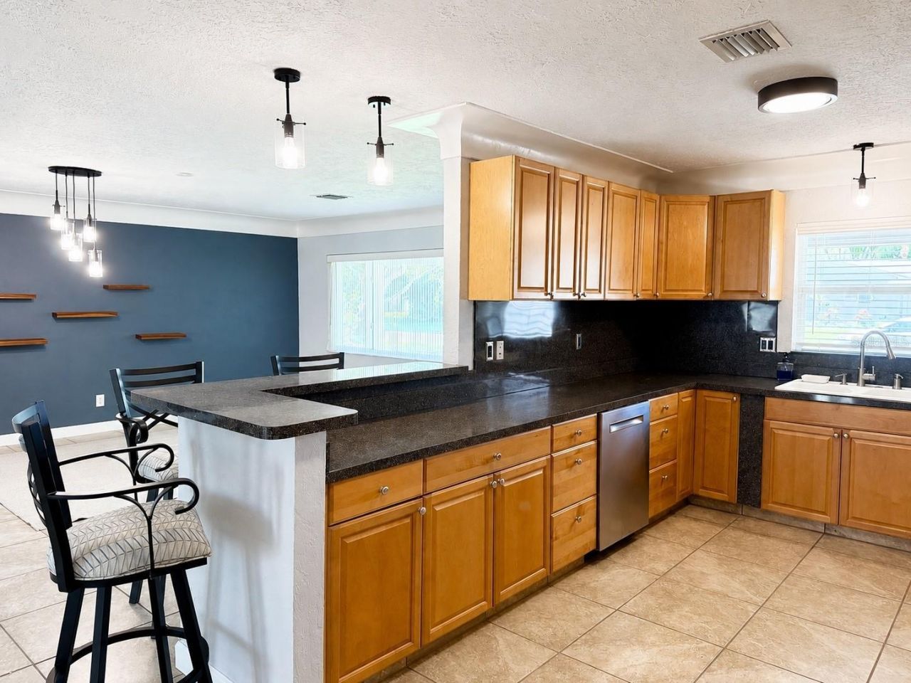 6949 31st Avenue N, Saint Petersburg, FL 33710 Photo
