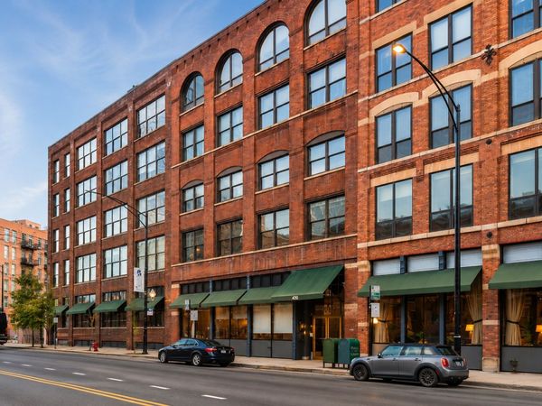 420 W Grand Avenue , Unit 2H, Chicago, IL 60654