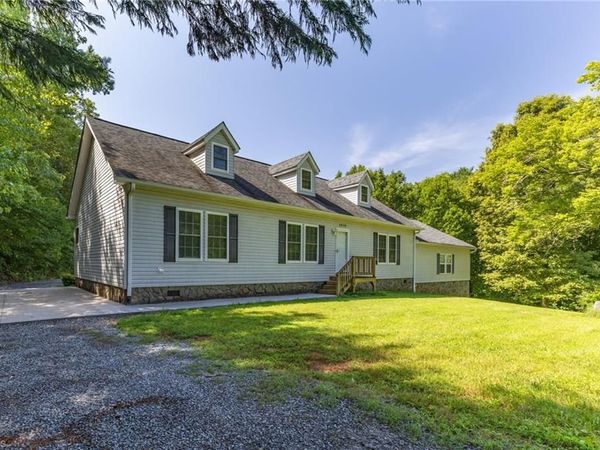 3636 Shacktown Road , Yadkinville, NC 27055