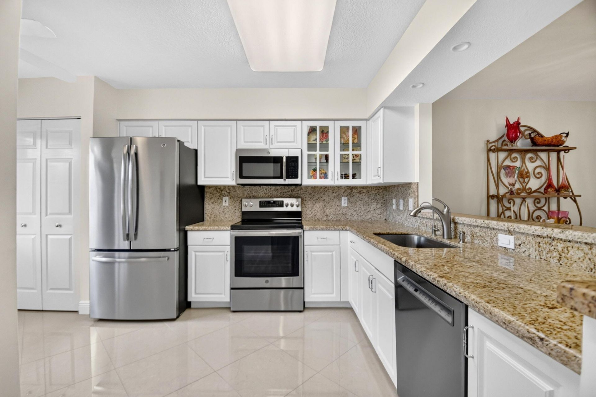 12511 Imperial Isle Drive, Unit 205, Boynton Beach, FL 33437 Photo