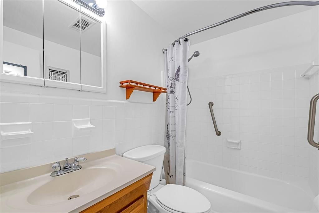 1000 SW 11th Avenue, Unit 2E, Hallandale Beach, FL 33009 Photo